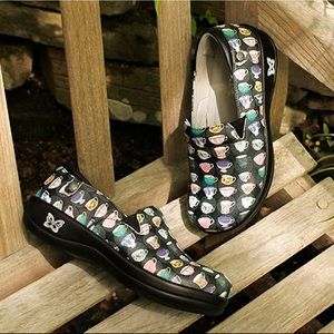 NEW - Alegria- Keli Clog - Teacup Black Patent